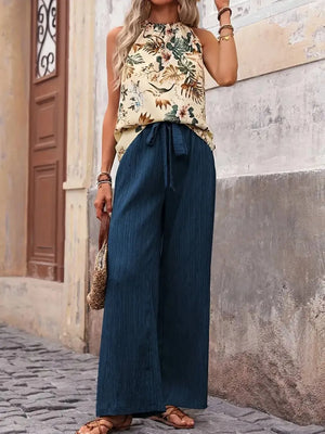 Casual printed sleeveless top and pants set front view
