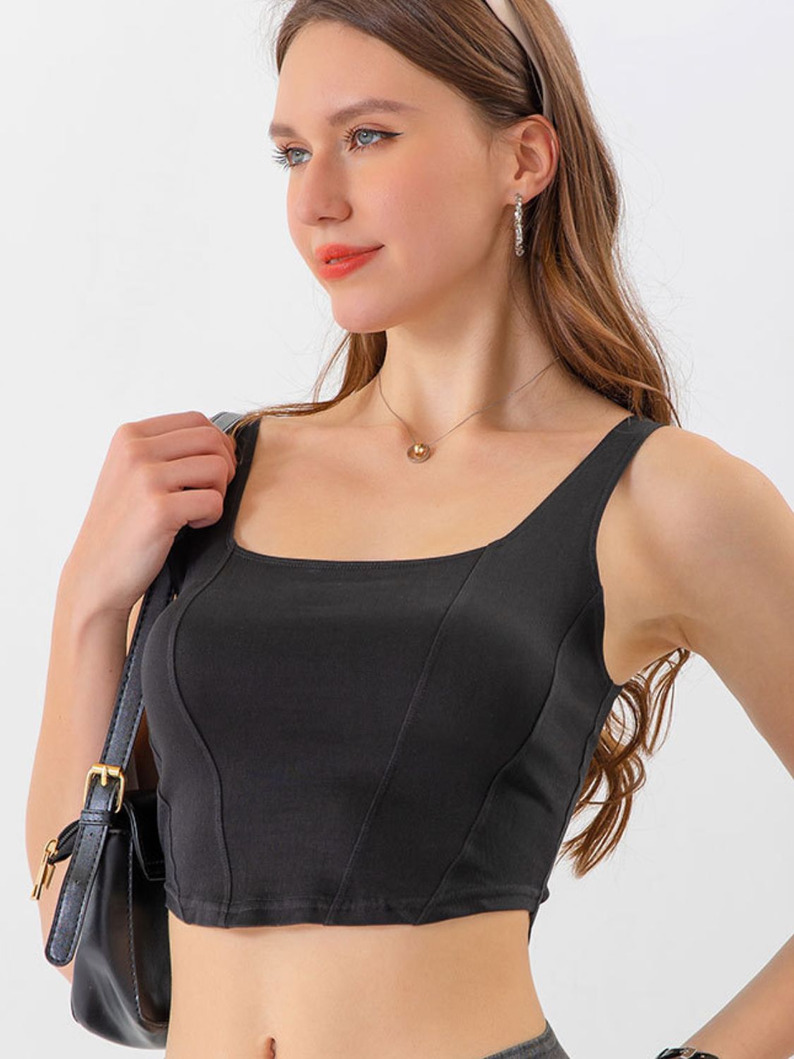 Seam detail cropped tank front look