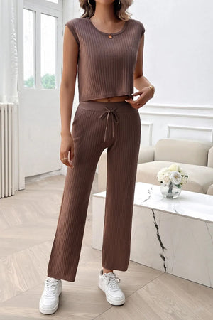 Front relaxed fit of Devine ribbed top and pants