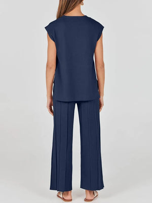 Back look of women’s knit top and pants set