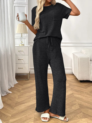 Comfortable ribbed knit lounge set front look