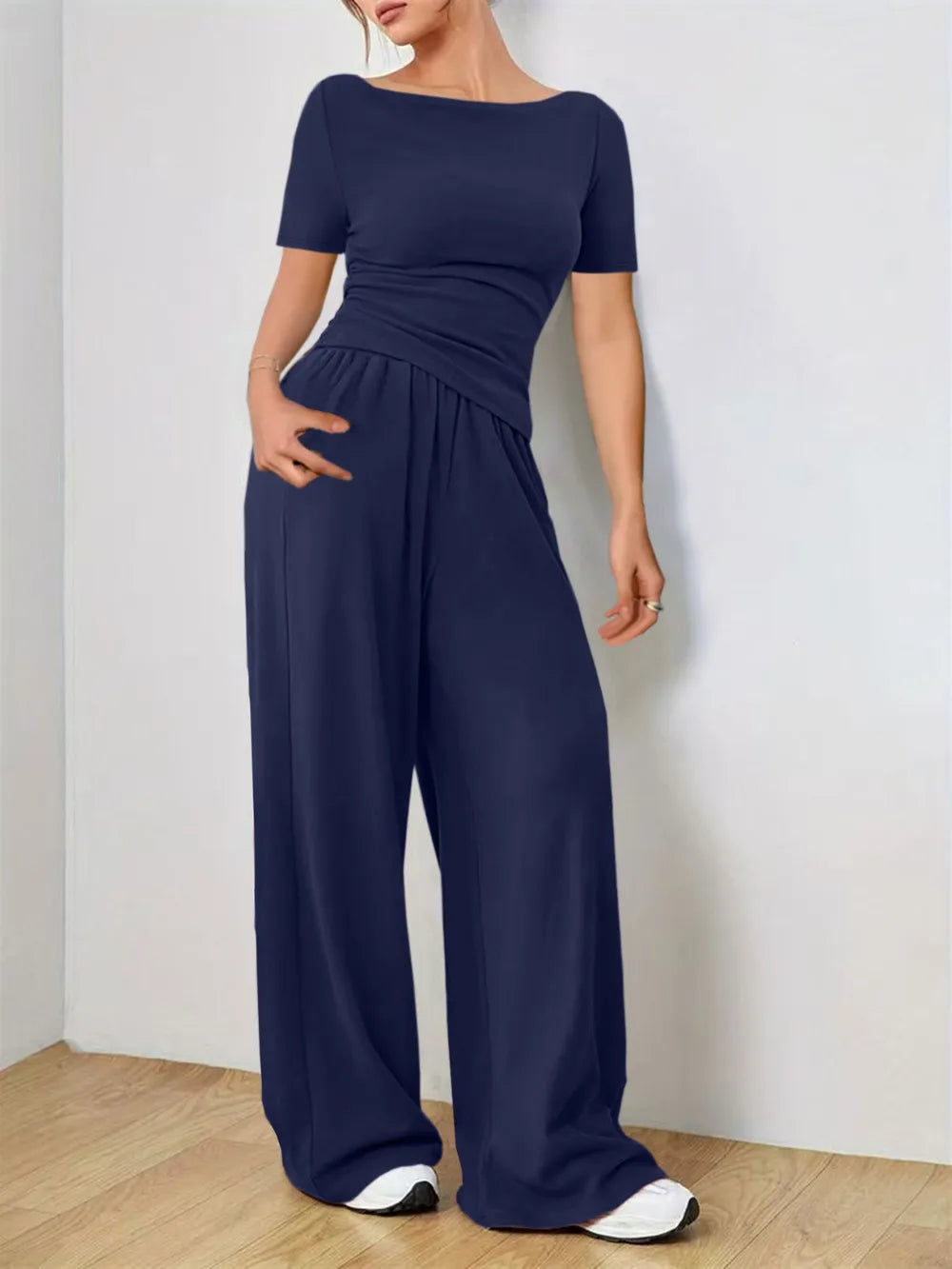 Round neck short sleeve T-shirt and pants set front view