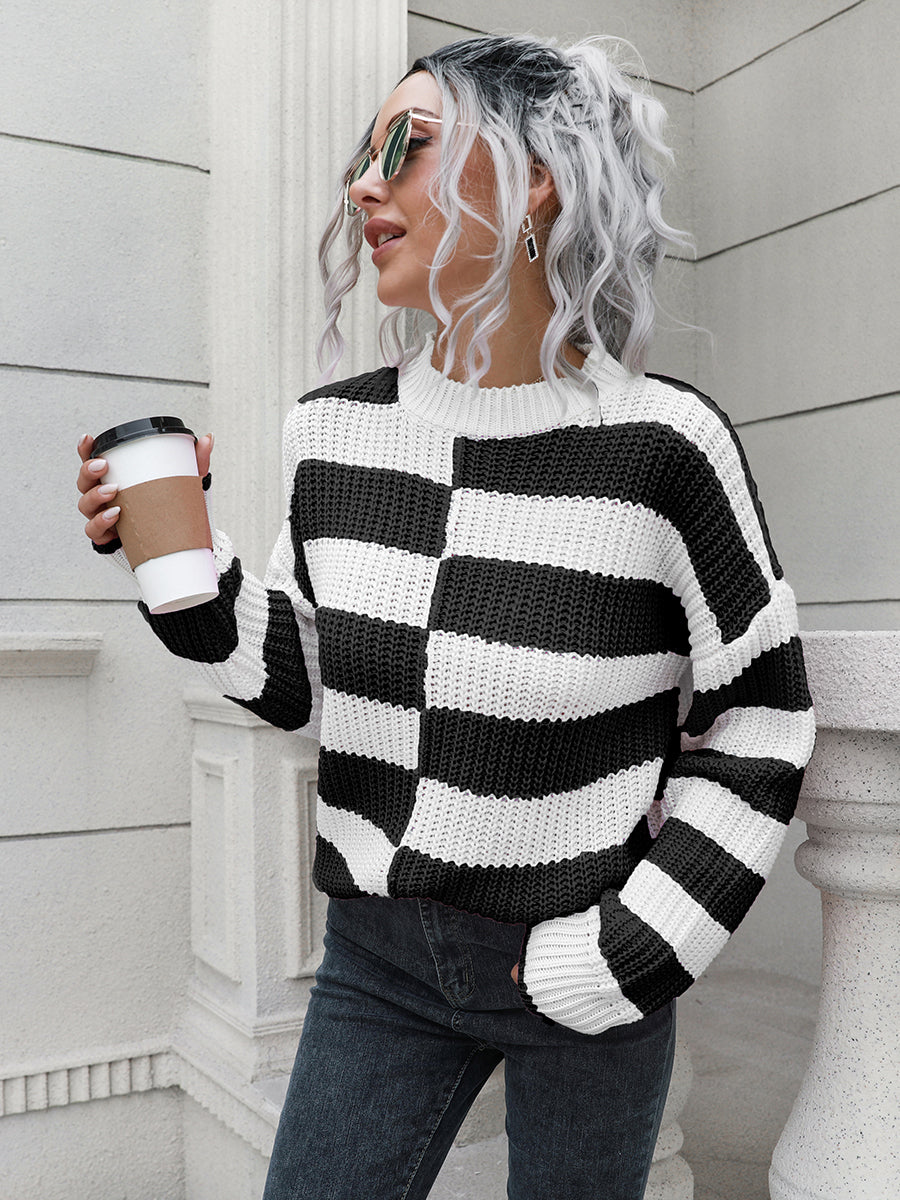 Trendy casual two-tone sweater for women front look