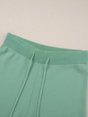 Everyday casual t-shirt and pants set street style look