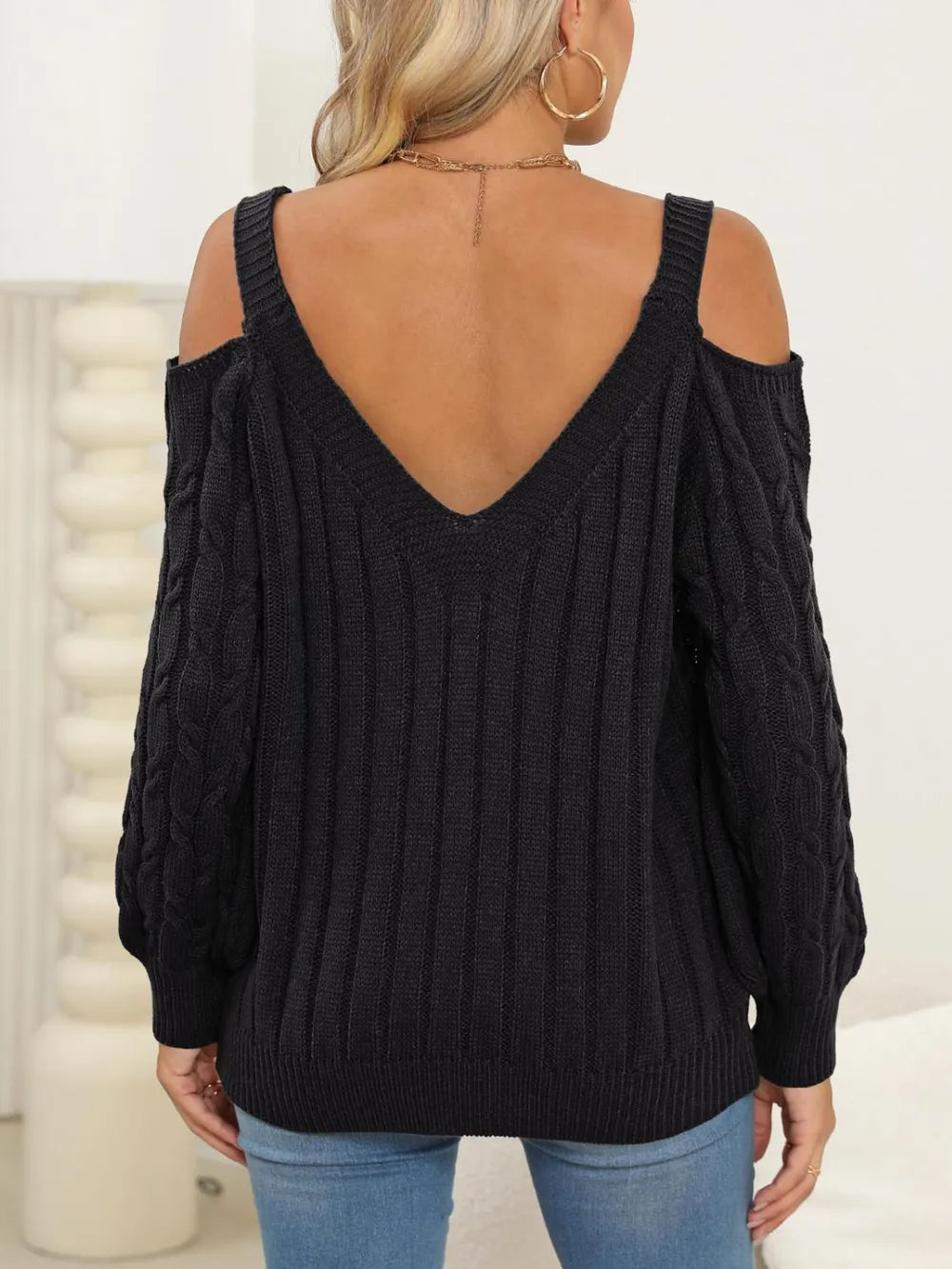 Back design of Cable-Knit V-Neck Long Sleeve Sweater