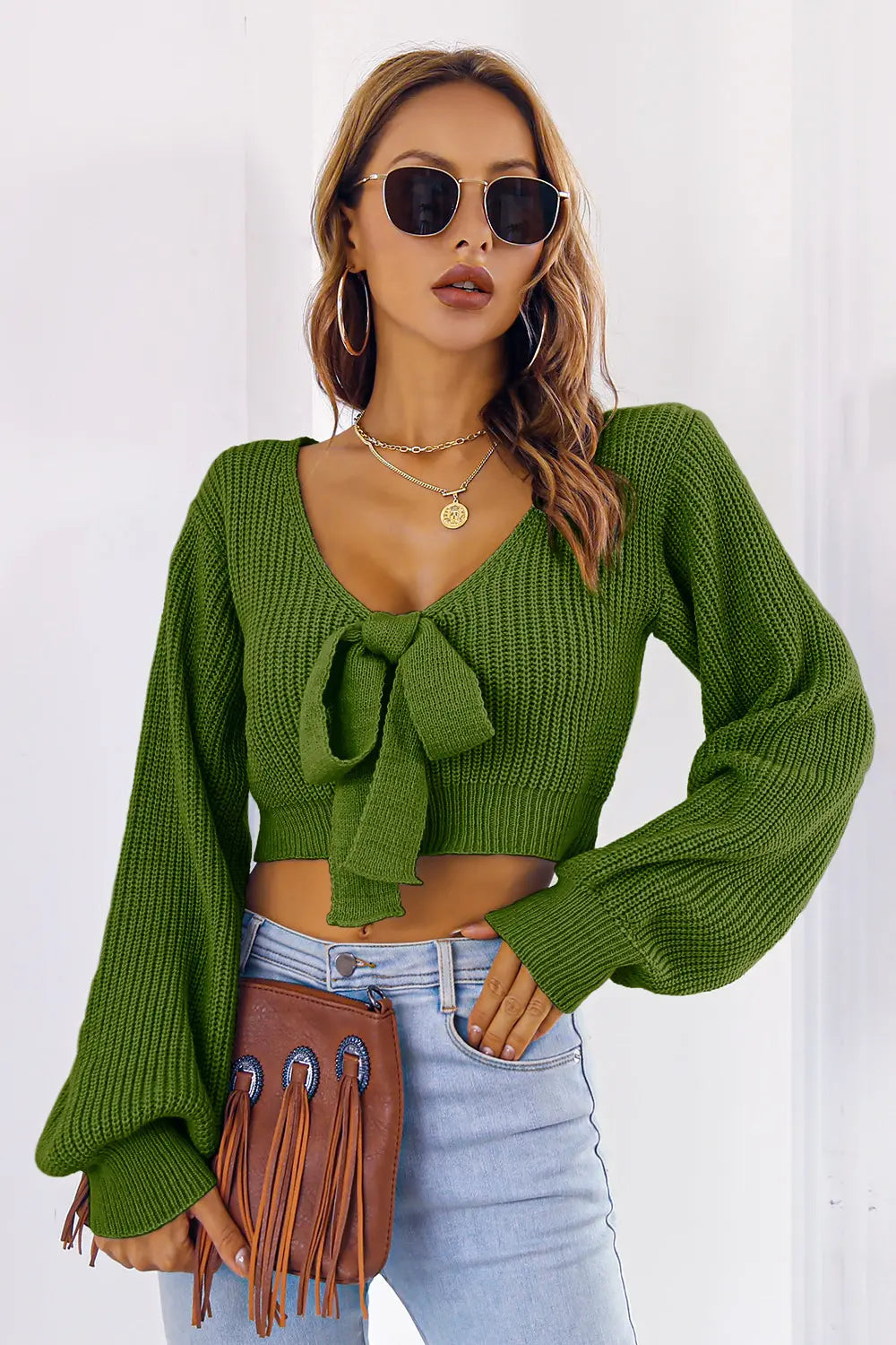 Elegant V-neck bow cropped sweater front appearance