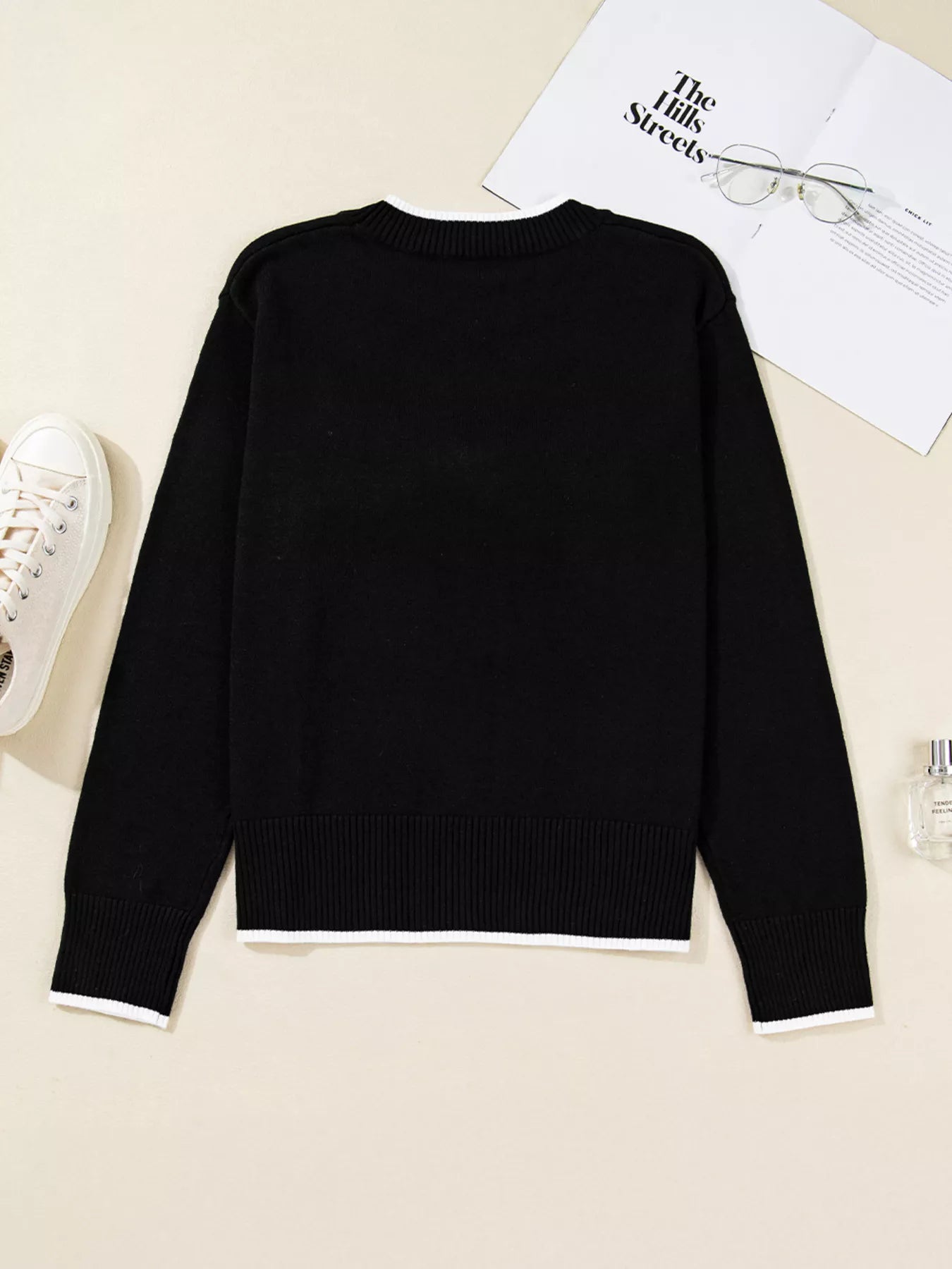Contrast trim knit of cropped holiday sweater