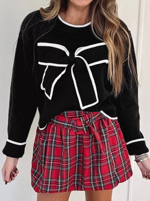 Front style of contrast trim cropped holiday sweater