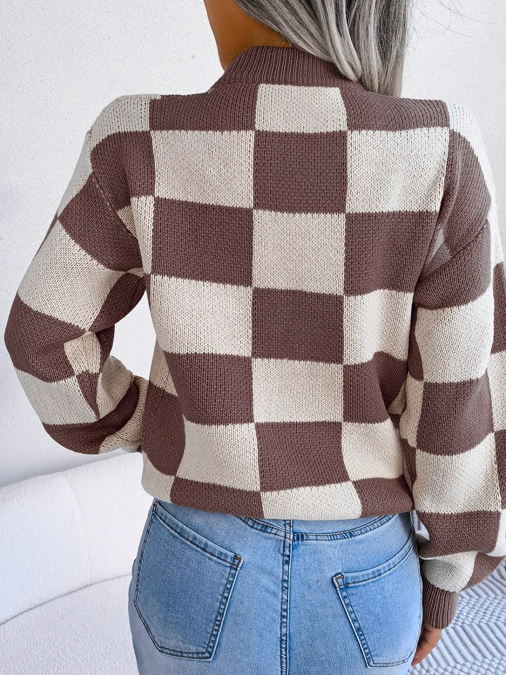 back fit of checkered mock neck sweater