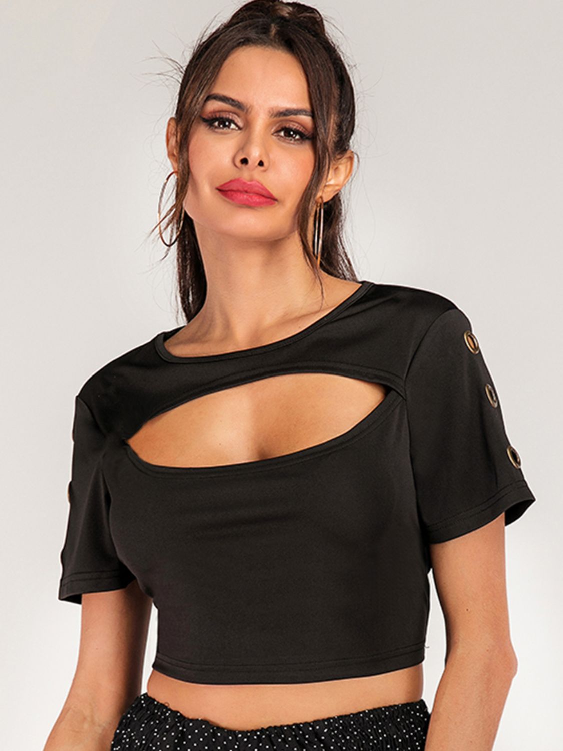Trendy cutout grommet cropped tee front look