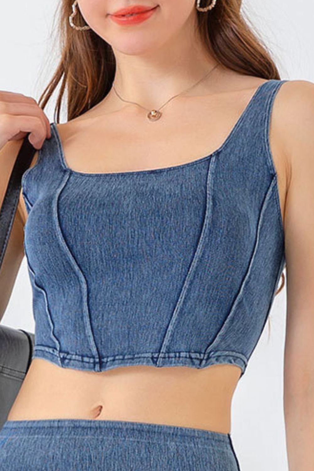 Seam detail cropped tank front look