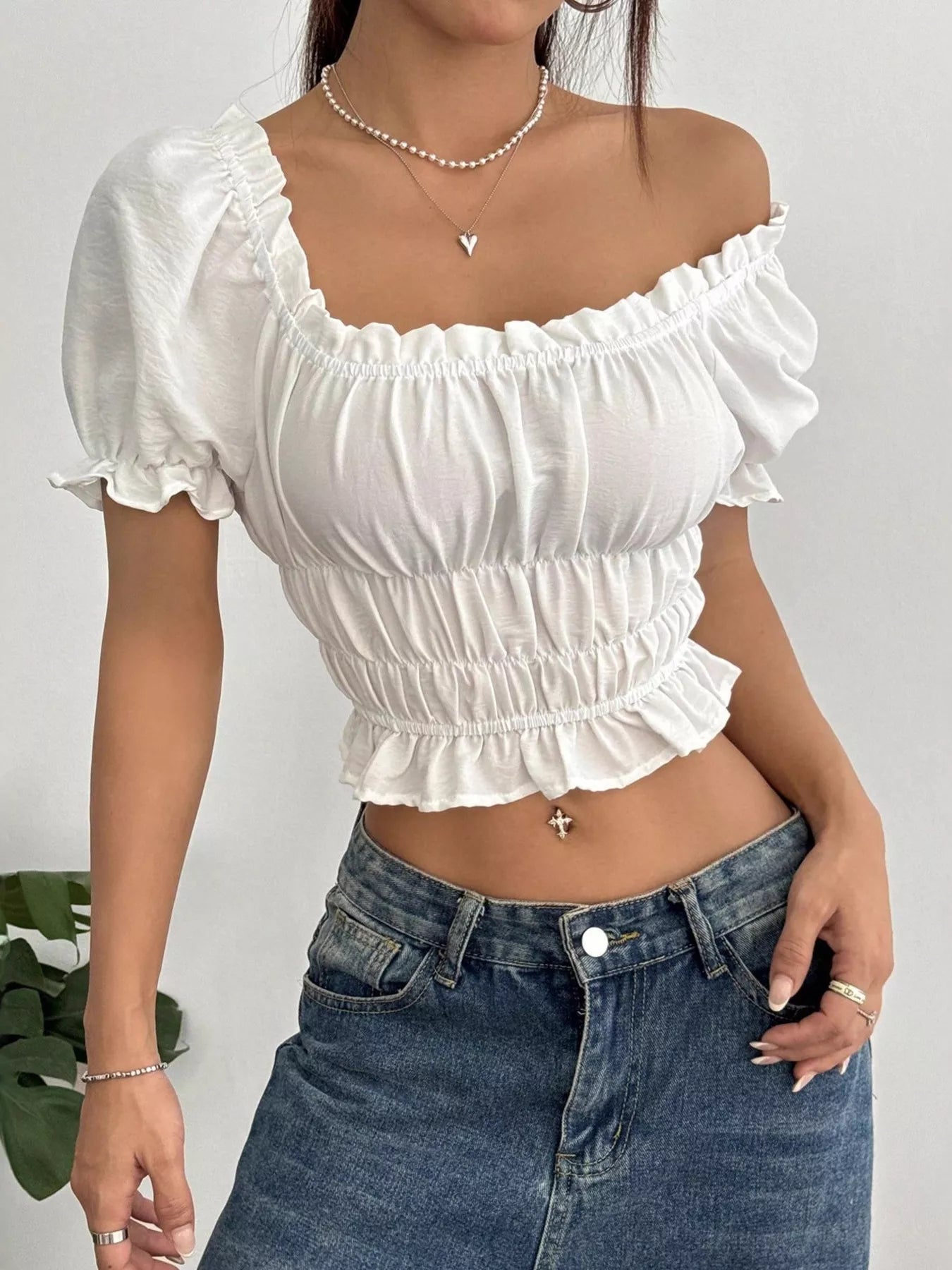 Puff sleeve frill hem crop blouse front look