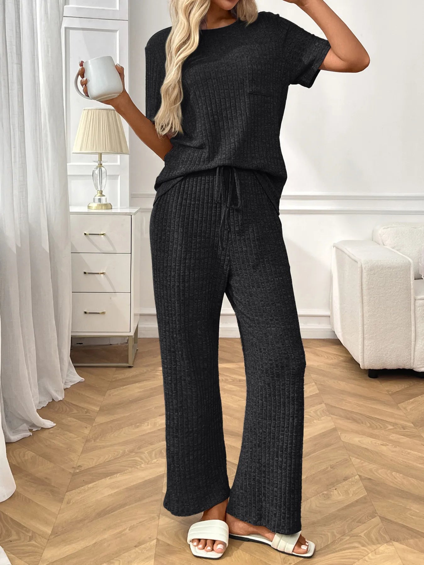 Comfortable ribbed knit lounge set front look