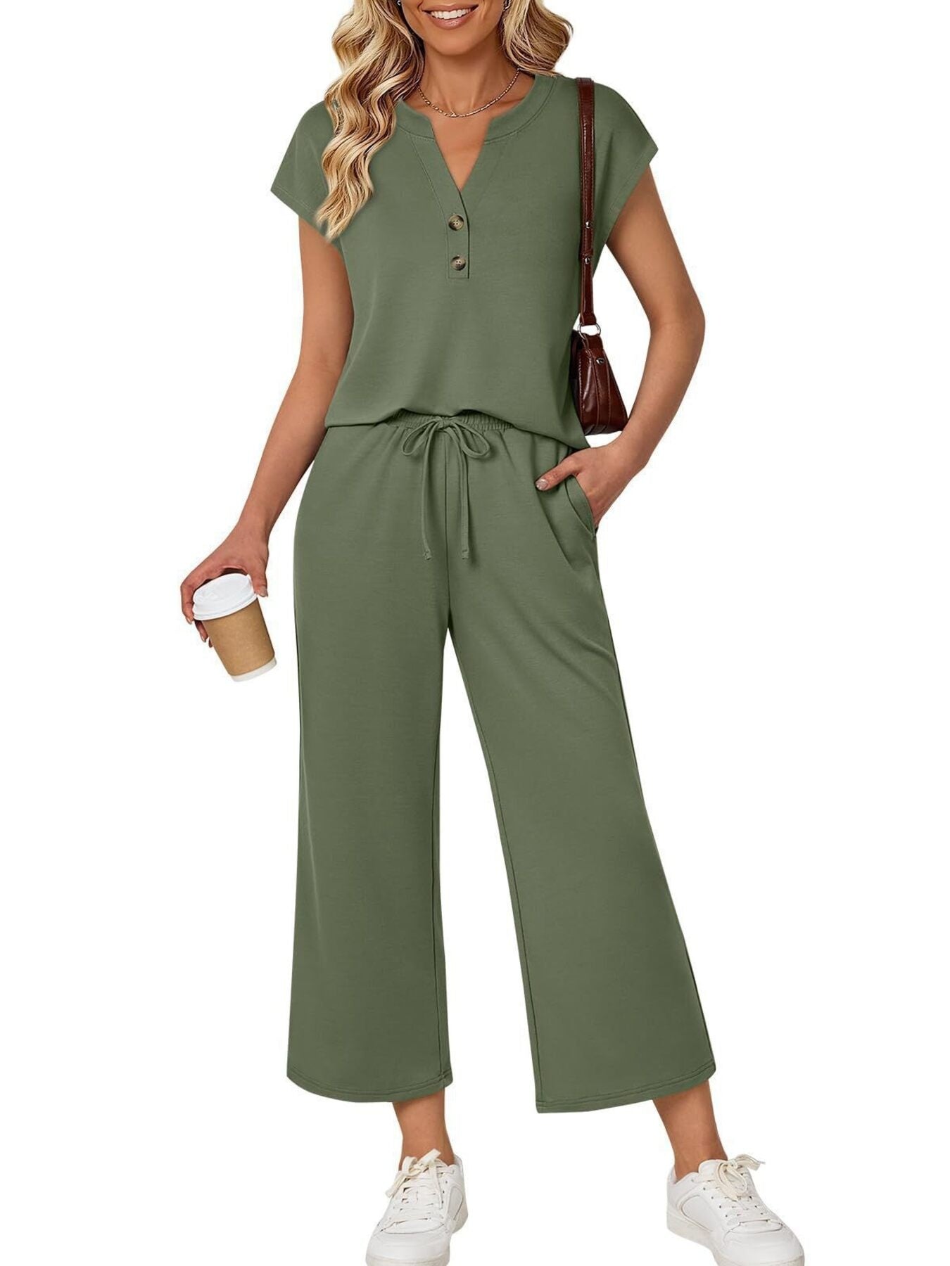Casual front outfit with short sleeve top and pants