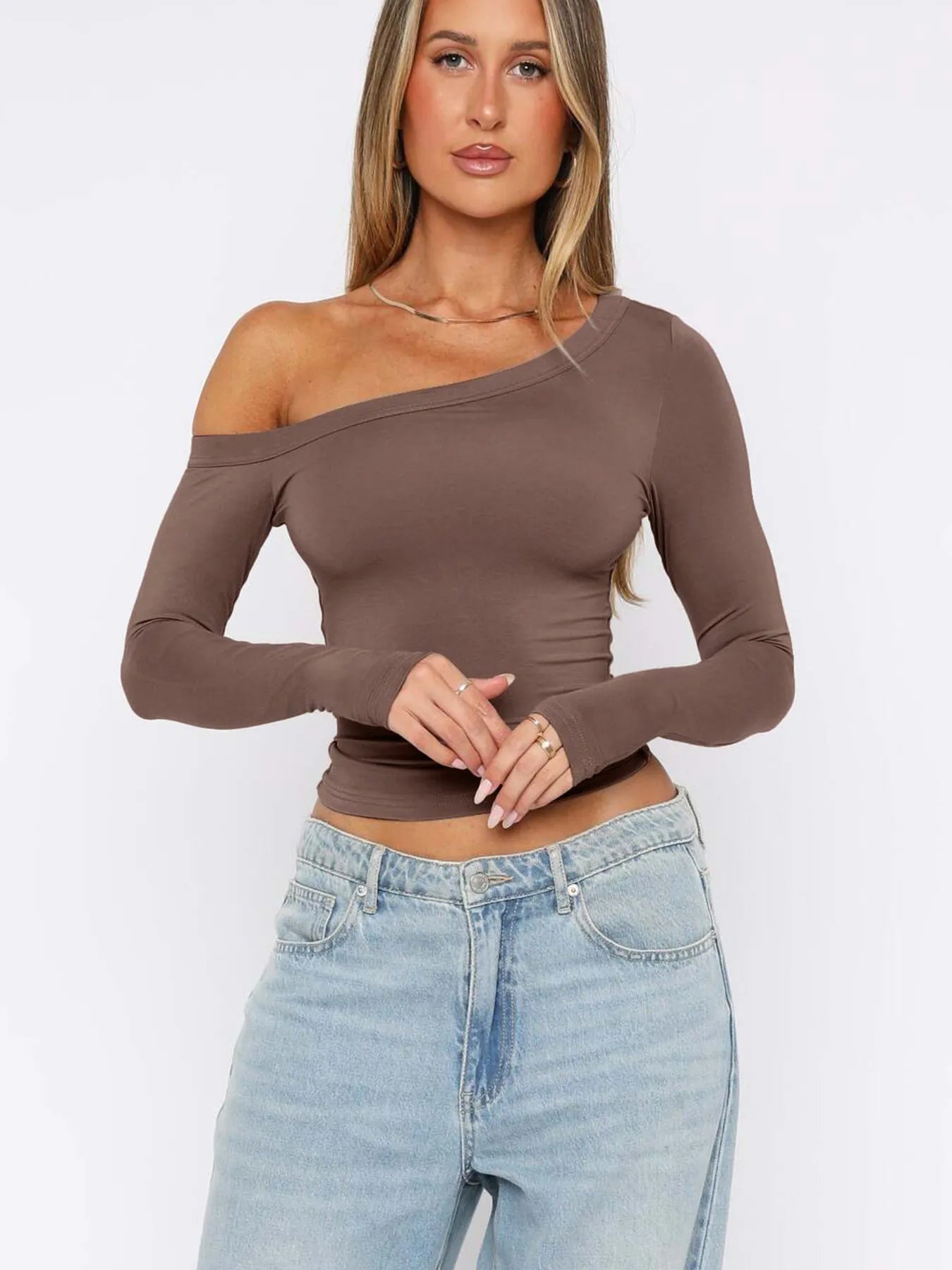 One shoulder cropped long sleeve T-shirt back silhouette