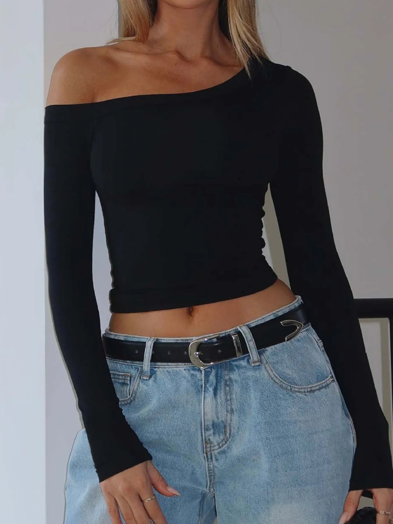 One shoulder long sleeve crop T-shirt front view