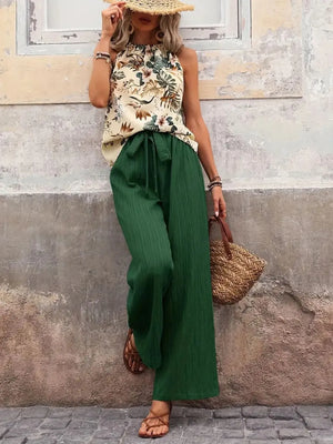Casual printed two-piece outfit with wide leg pants front view
