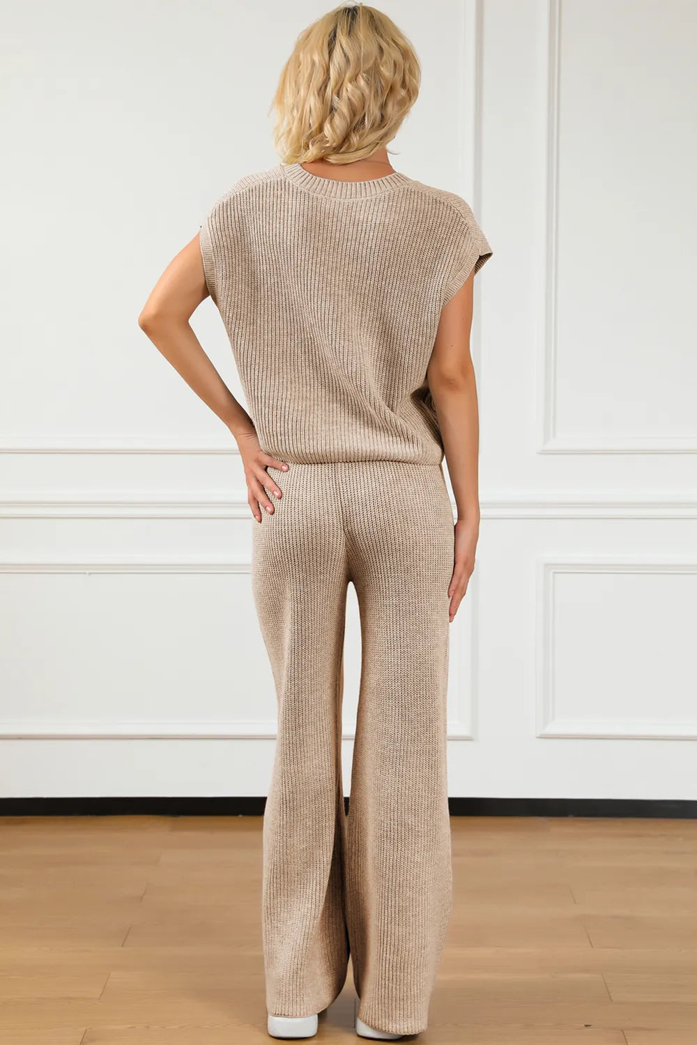 Back view with elegant lines and relaxed fit