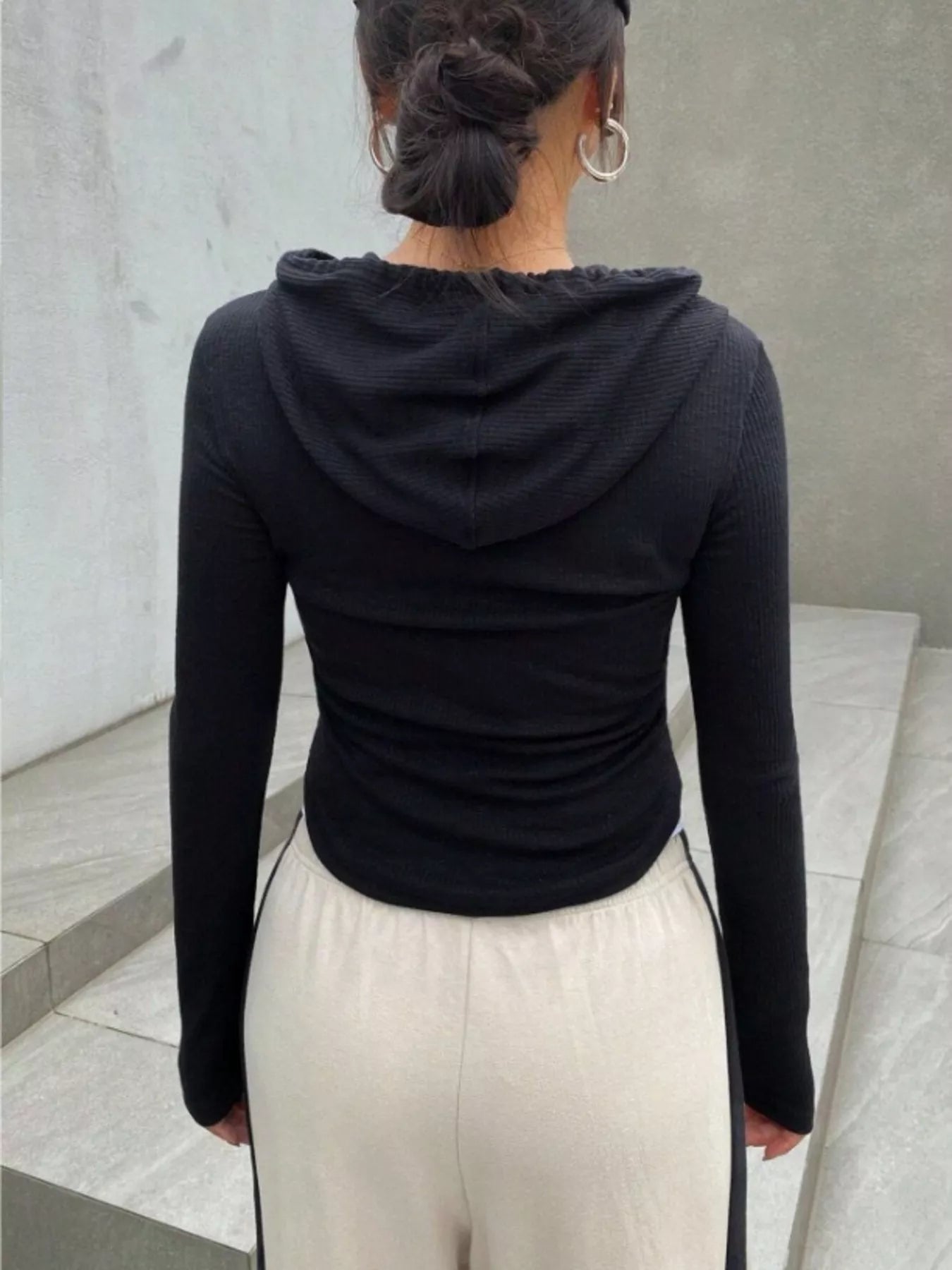 Ribbed texture detail of cropped knit outerwear