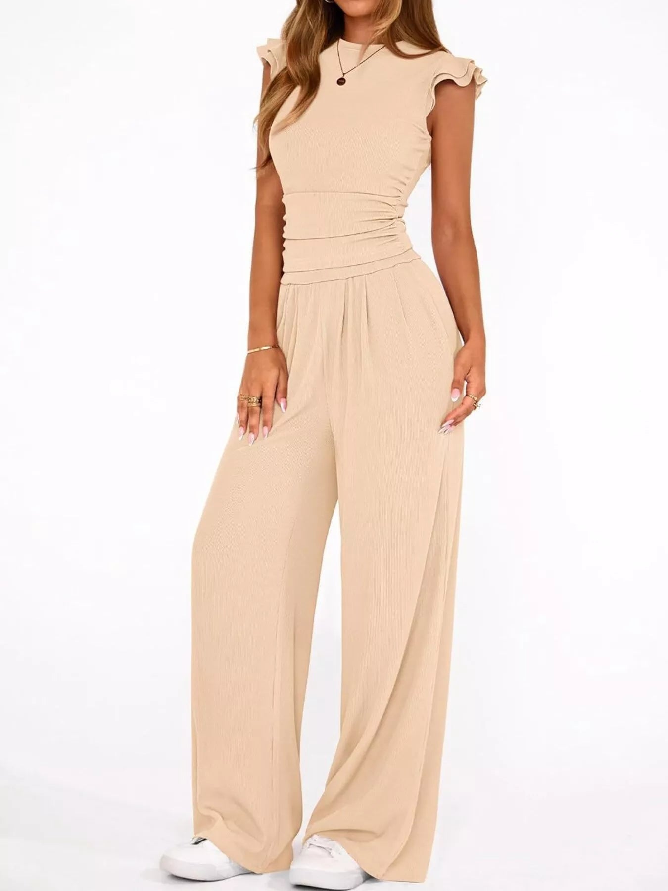 Fashion ruffled neck set front detail