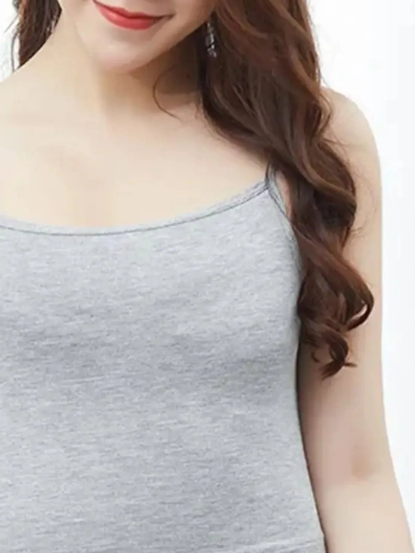 Minimal scoop neck cropped tank top front