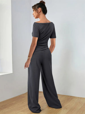 Detail of round neck short sleeve T-shirt and pants set