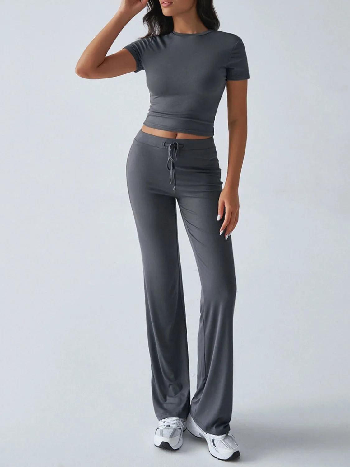 Front relaxed styling of round neck short sleeve top and pants set