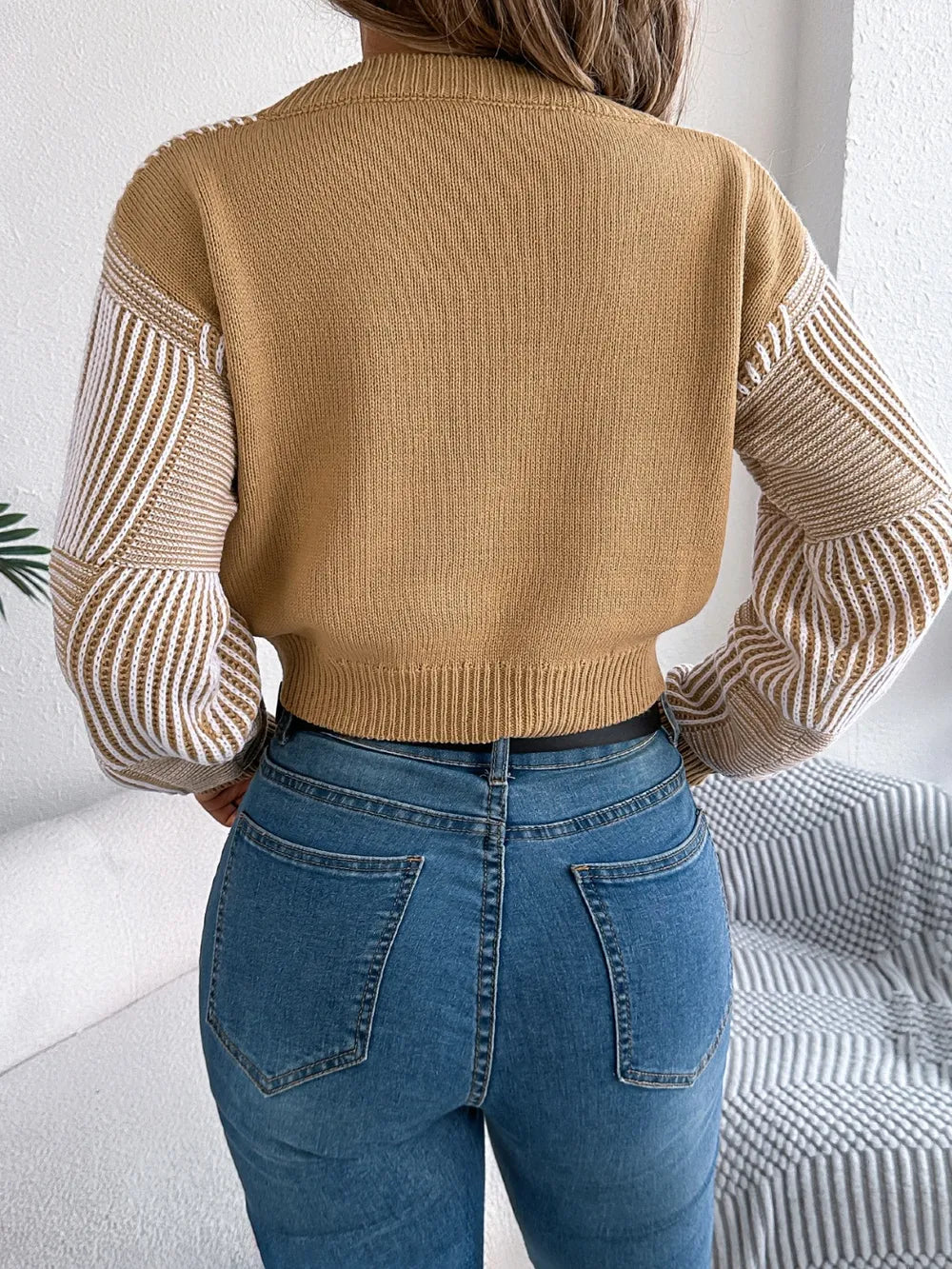 Striped knit V-neck long sleeve sweater back style