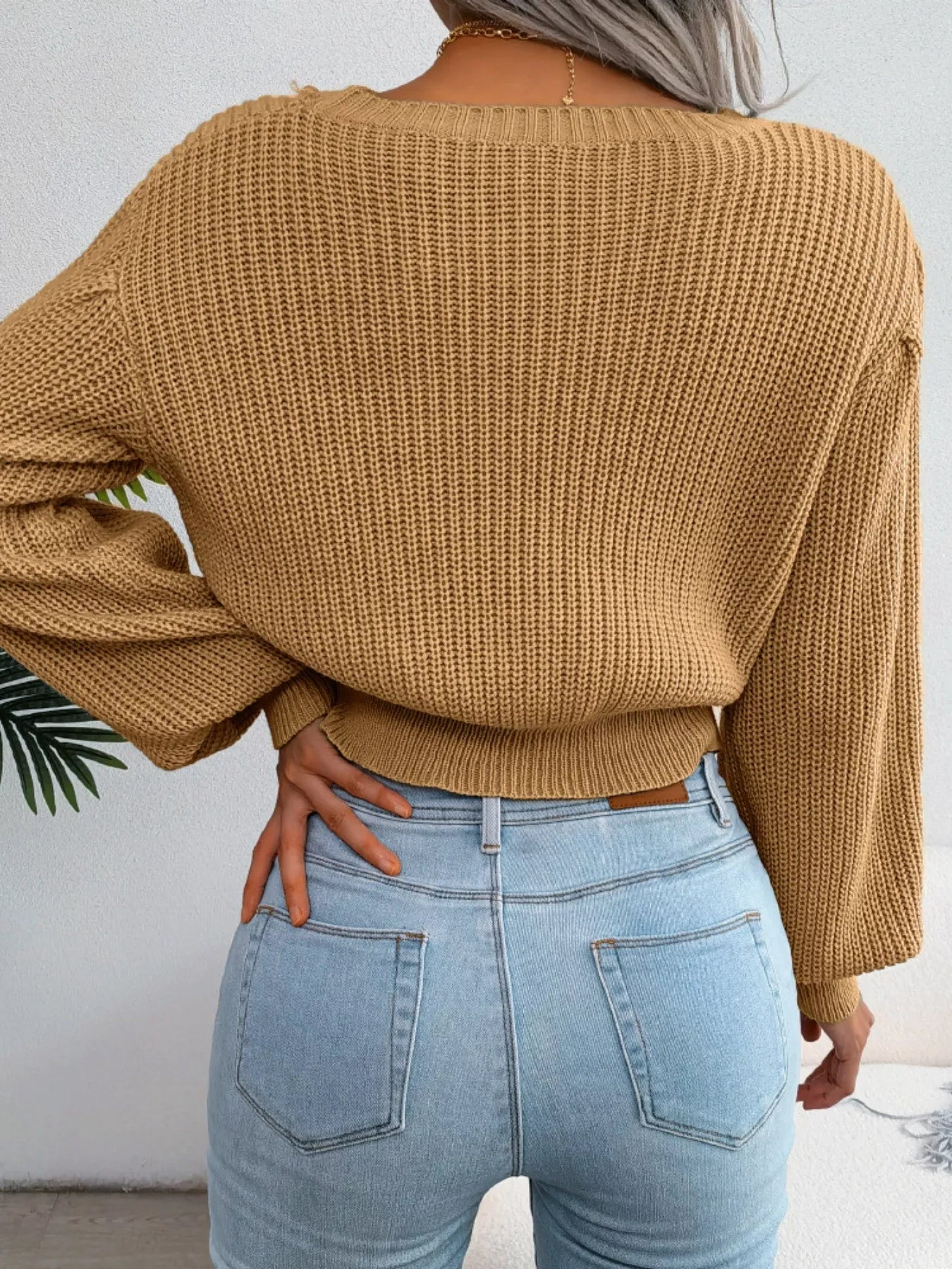 Back design of cable knit cropped sweater