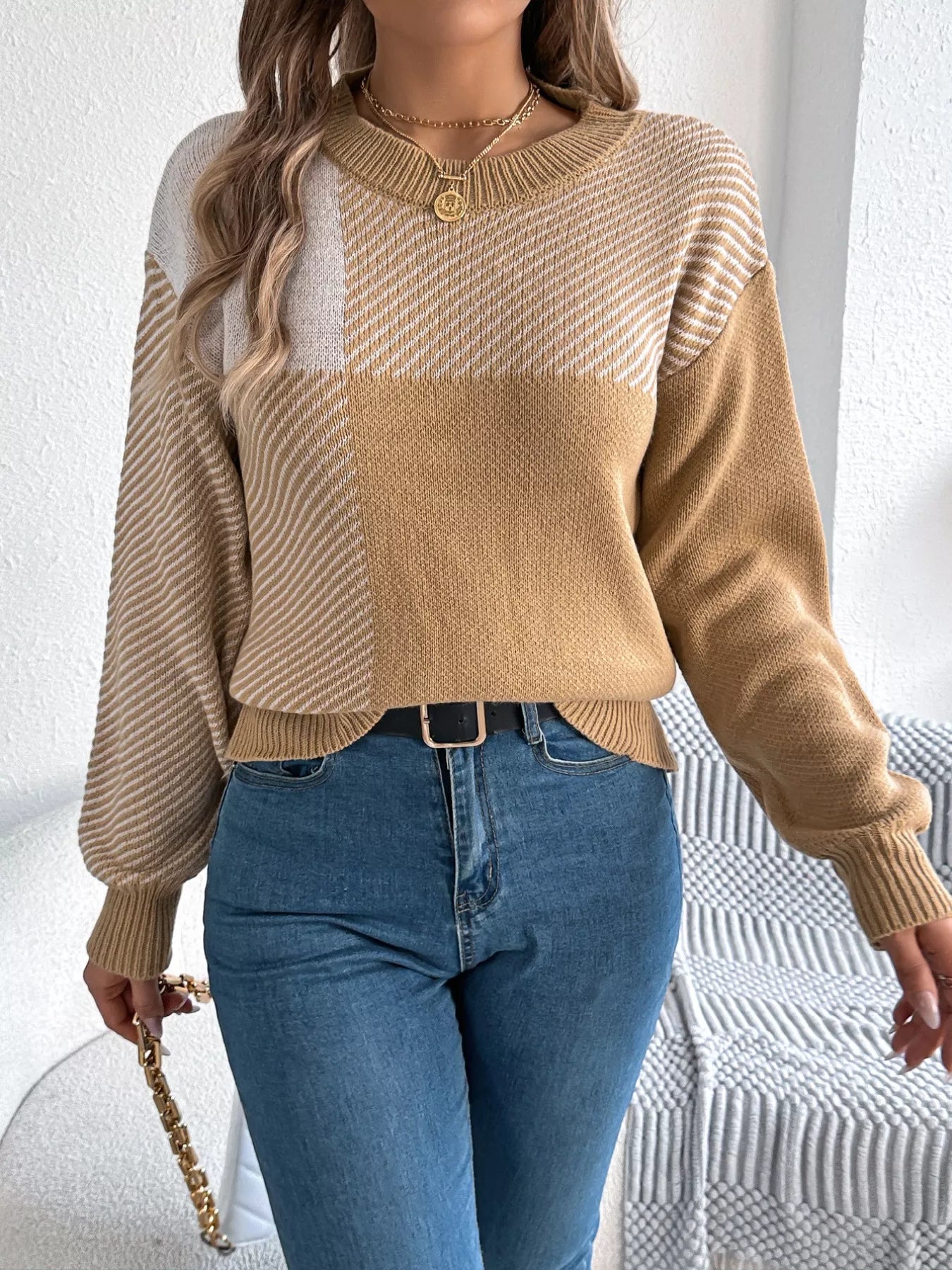 round neck striped sweater front soft fabric