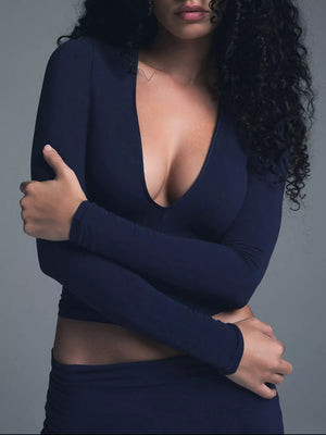 Stylish V-neck crop t-shirt long sleeve front
