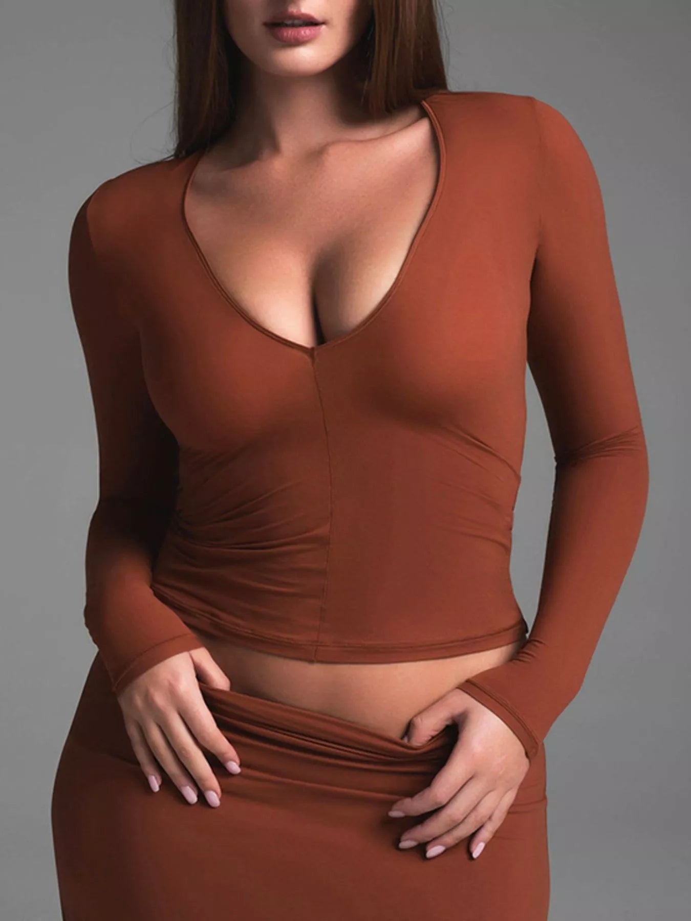 Soft fabric V-neck long sleeve crop top front