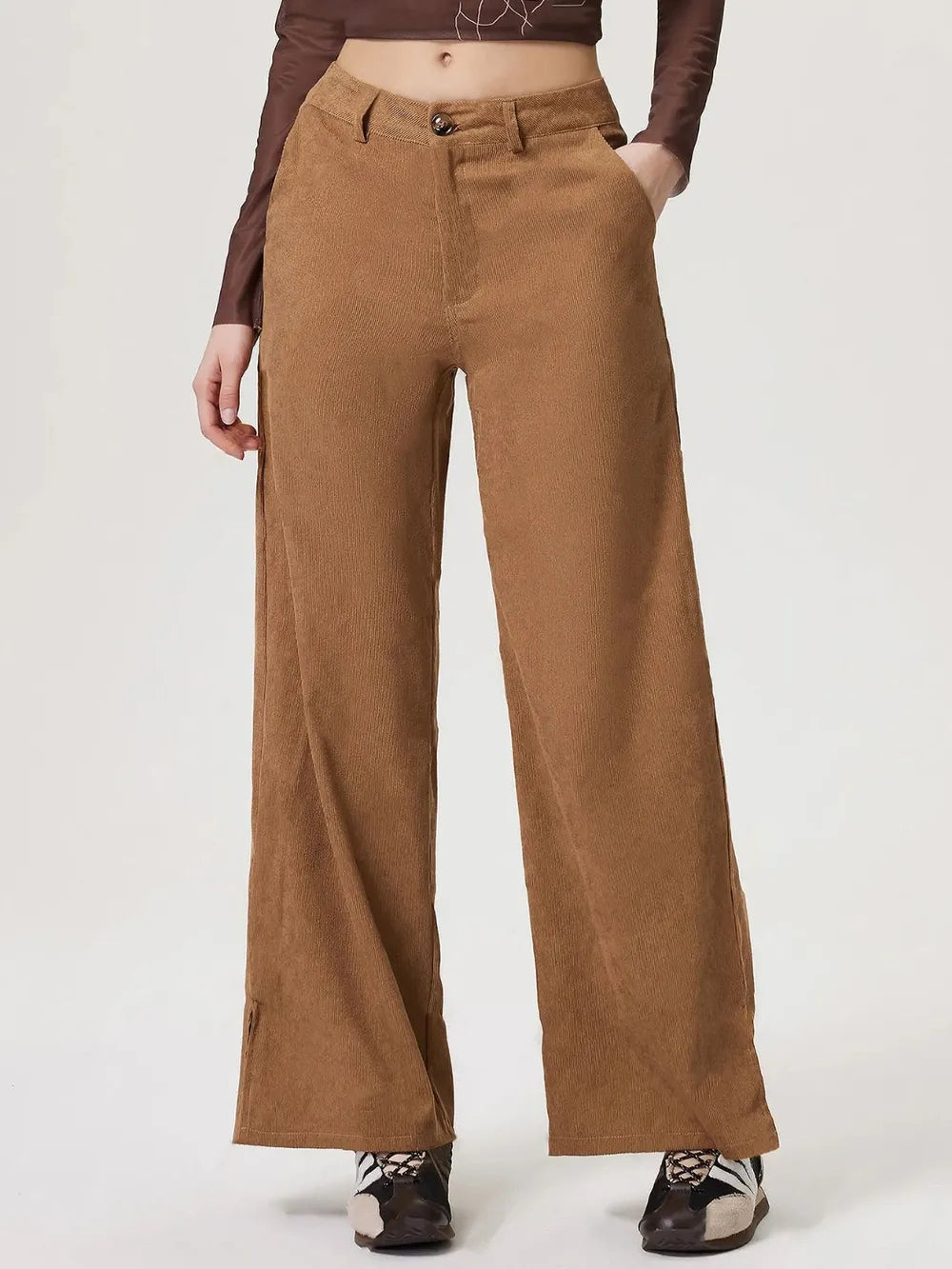 Wide leg pants with pockets front view