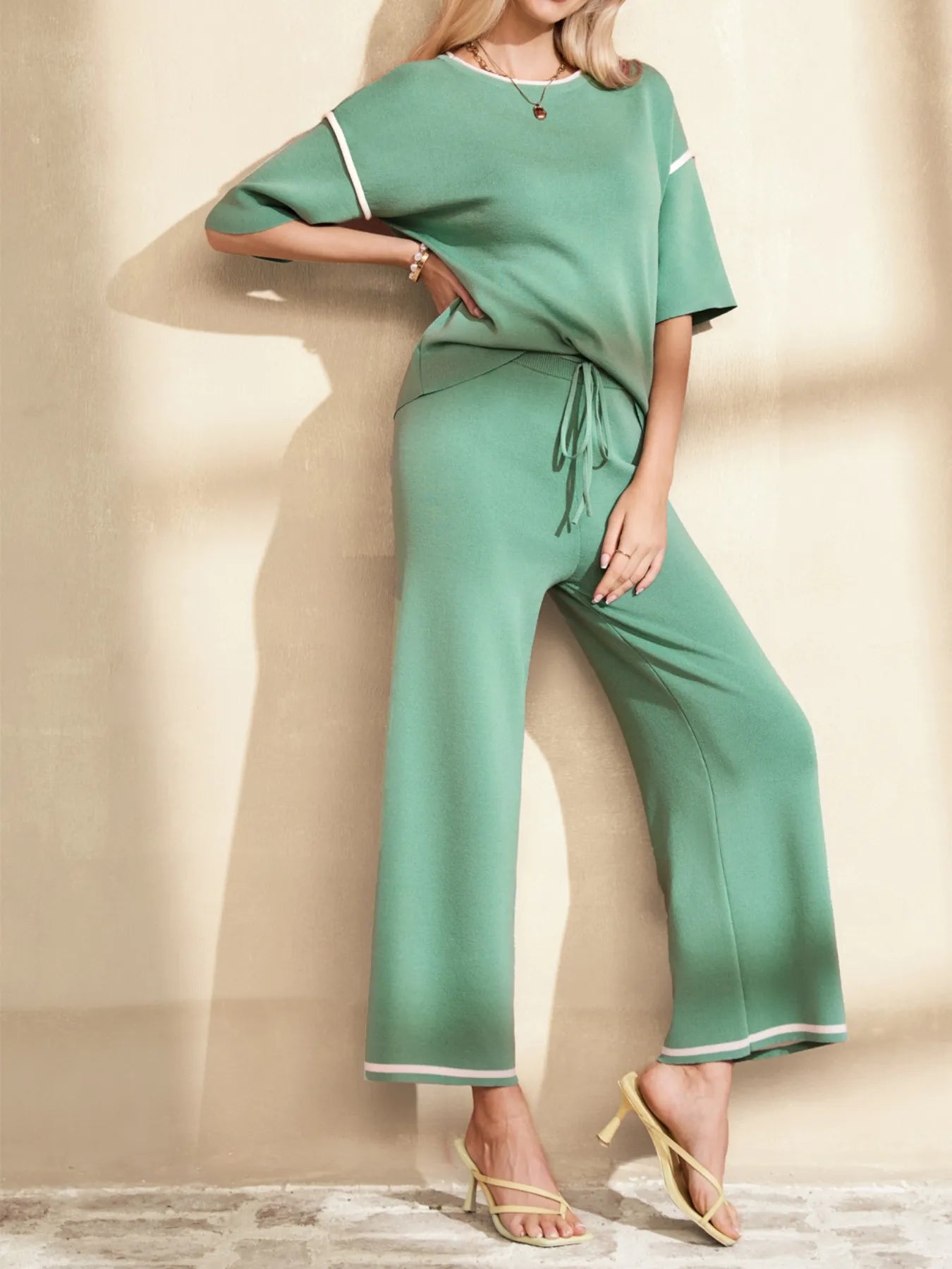 Stylish contrast trim t-shirt with relaxed fit pants