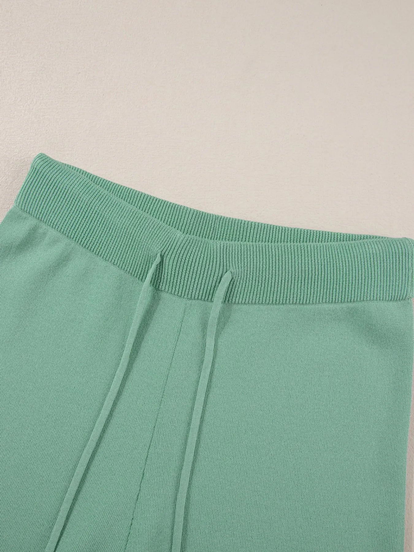 Everyday casual t-shirt and pants set street style look