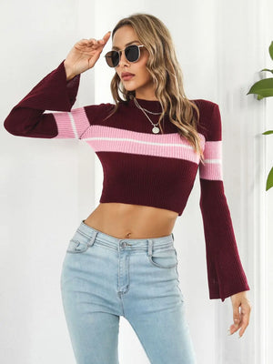(Round neck detail of ribbed color block cropped sweater)